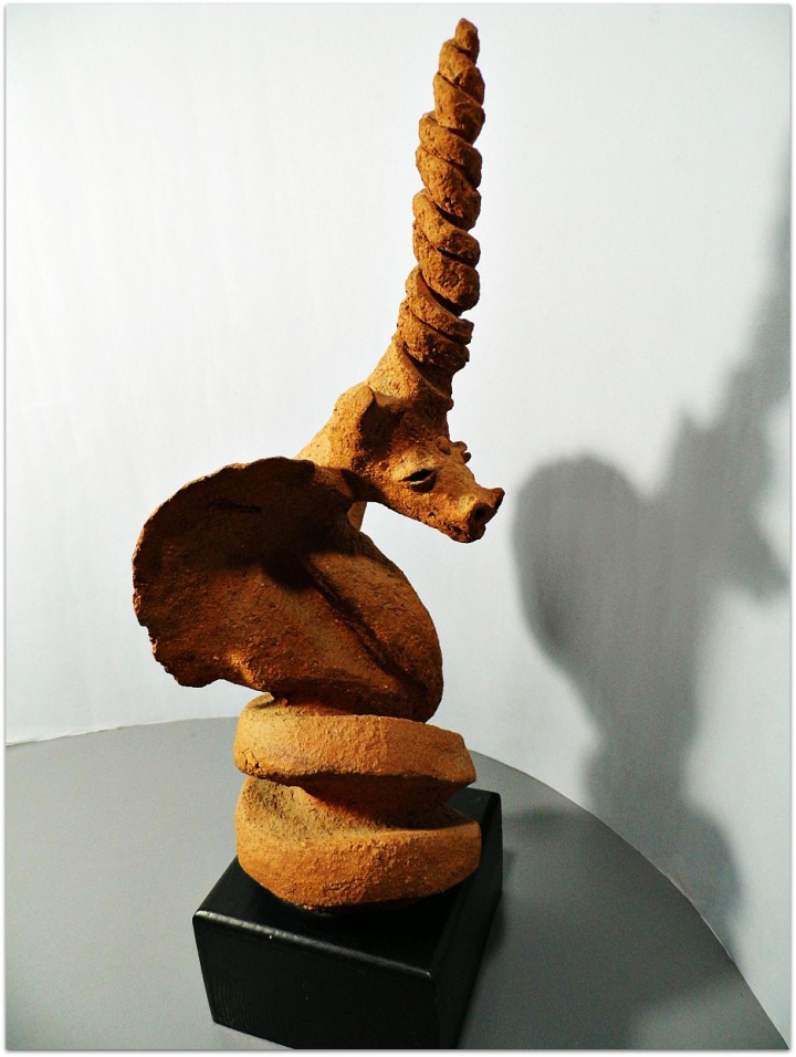 Dragón, escultura de arcilla refractaria